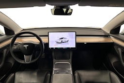 valkoinen Tesla Model 3 2023 kuva 9.