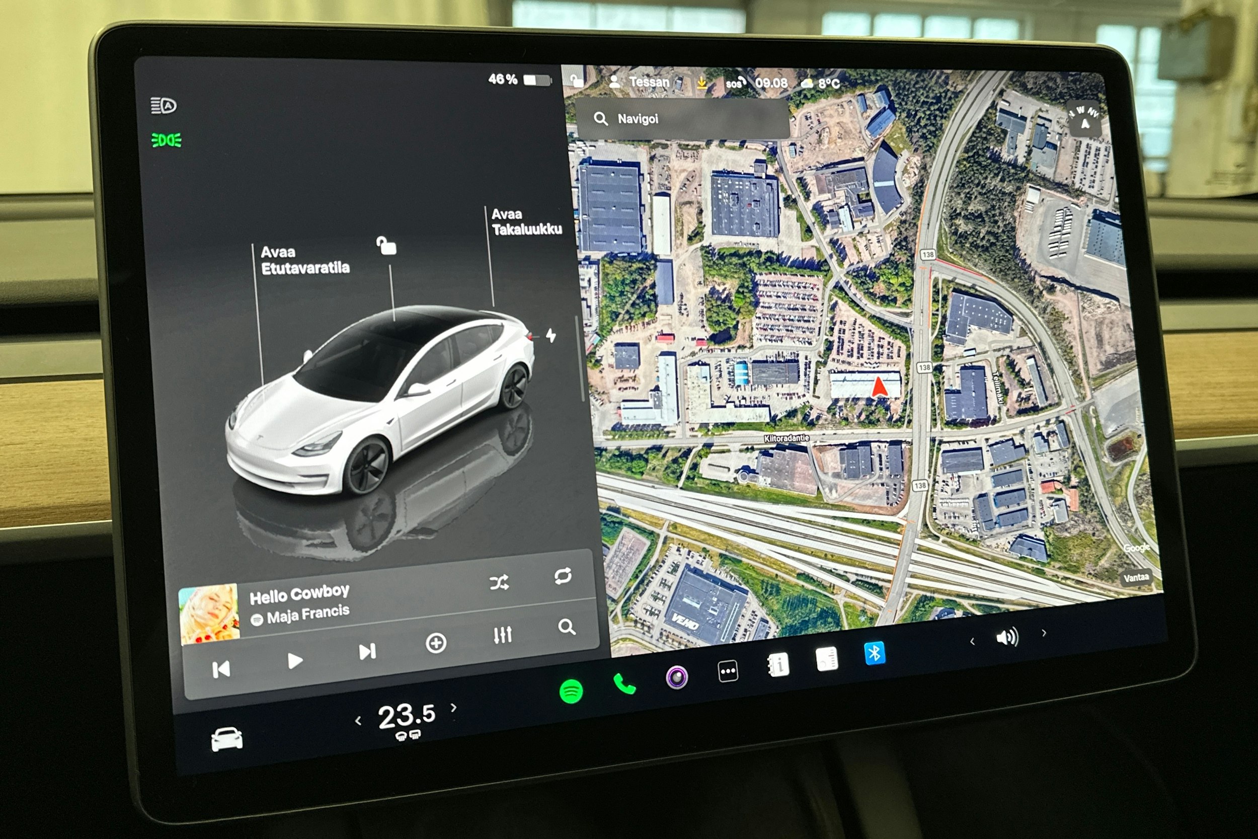valkoinen Tesla Model 3 2023 kuva 21.