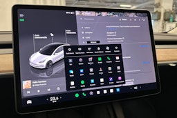 valkoinen Tesla Model 3 2023 kuva 27.