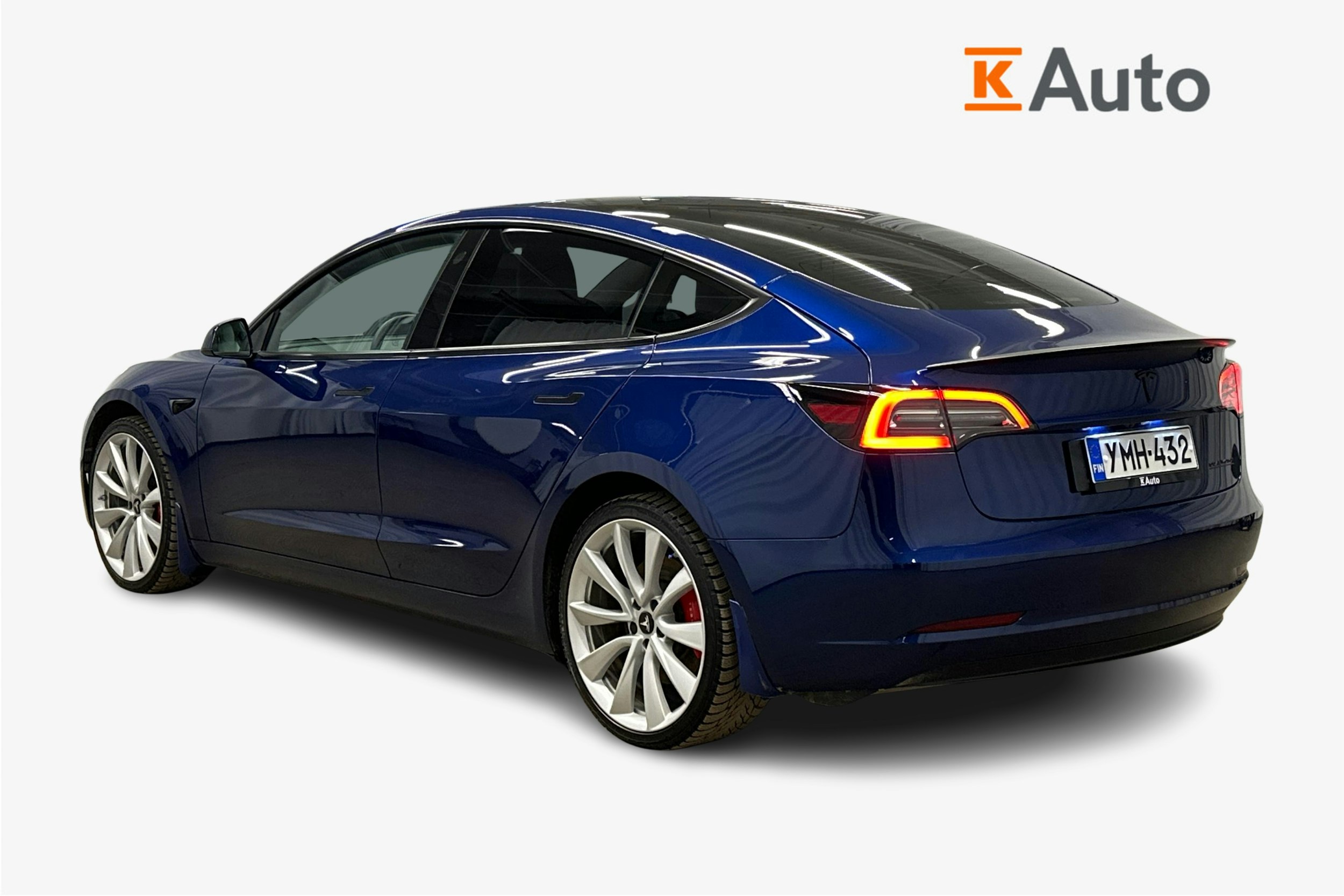 sininen Tesla Model 3 2023 kuva 2.