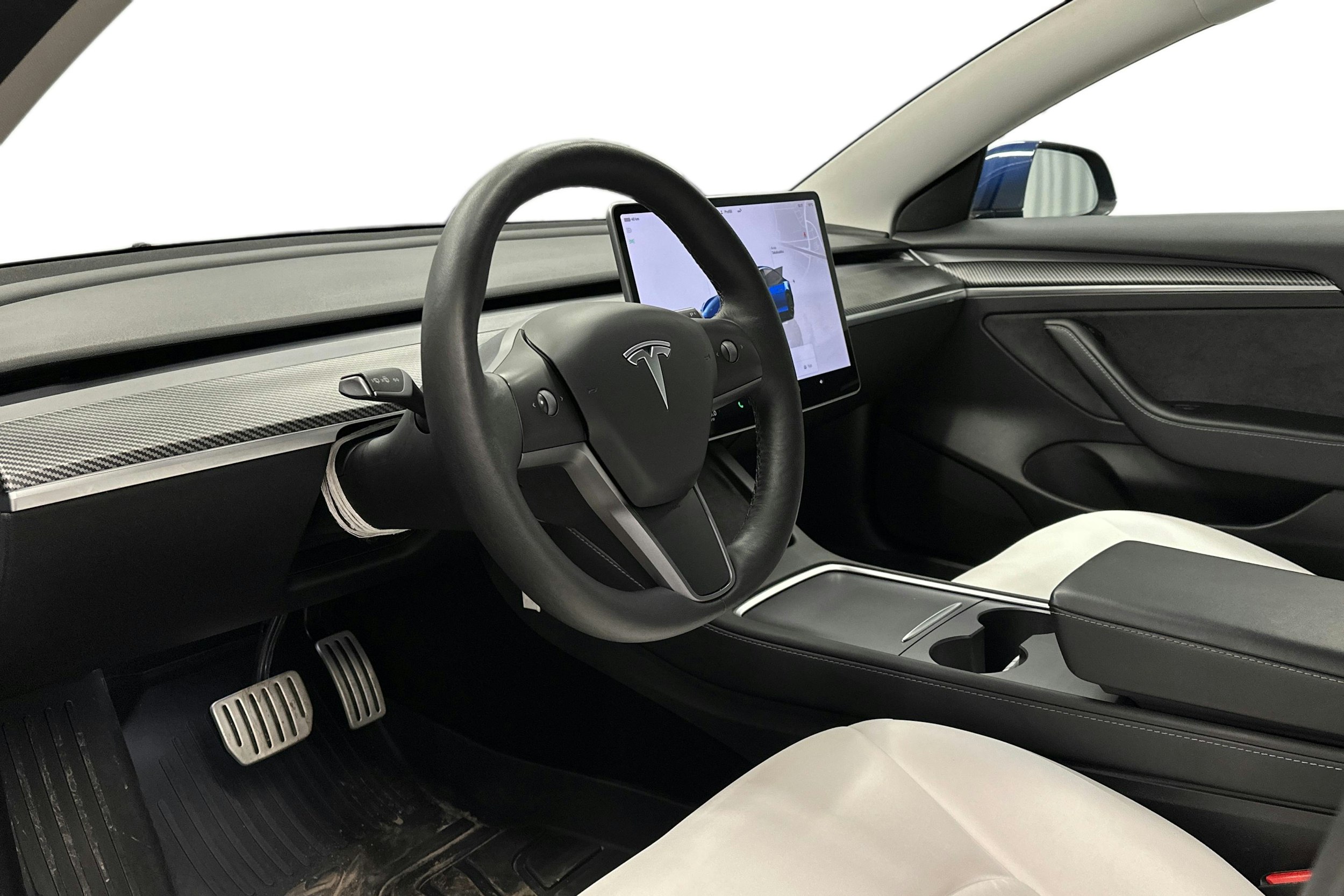 sininen Tesla Model 3 2023 kuva 6.