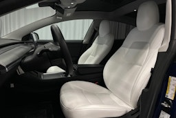 sininen Tesla Model 3 2023 kuva 13.