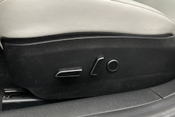 sininen Tesla Model 3 2023 kuva 14.