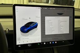 sininen Tesla Model 3 2023 kuva 19.