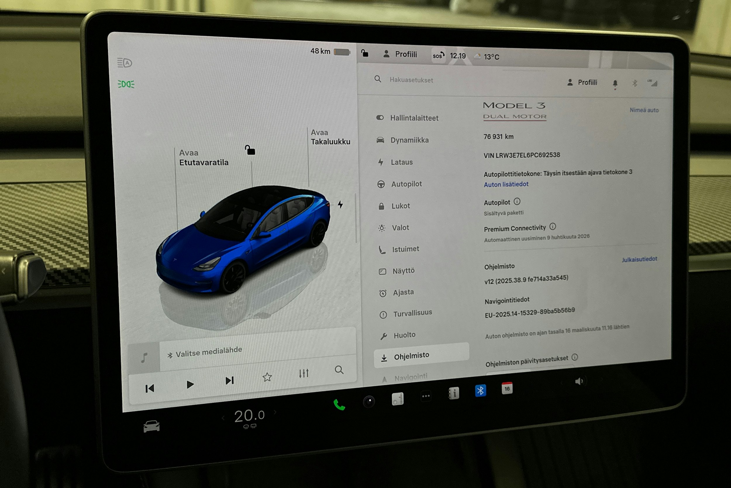 sininen Tesla Model 3 2023 kuva 20.