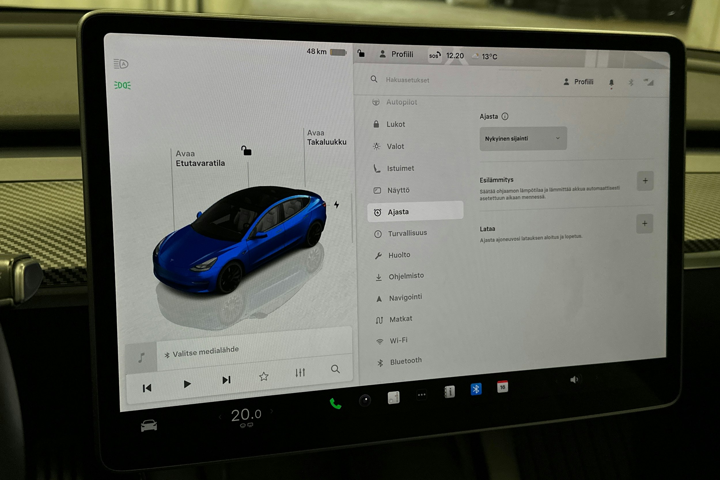 sininen Tesla Model 3 2023 kuva 22.