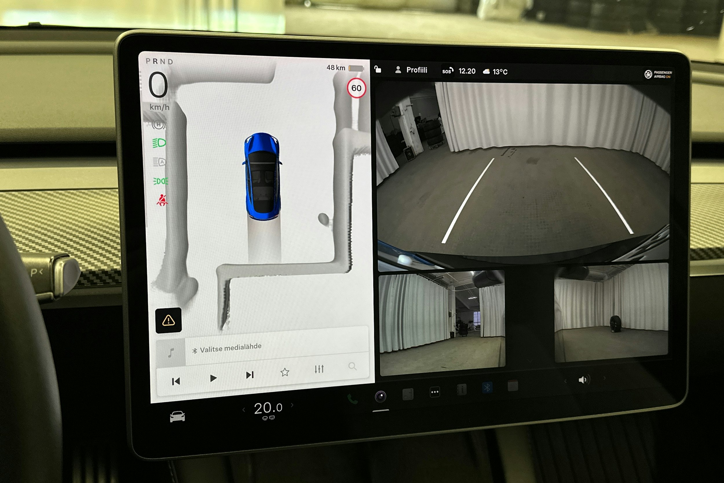 sininen Tesla Model 3 2023 kuva 23.