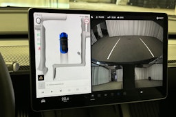 sininen Tesla Model 3 2023 kuva 23.