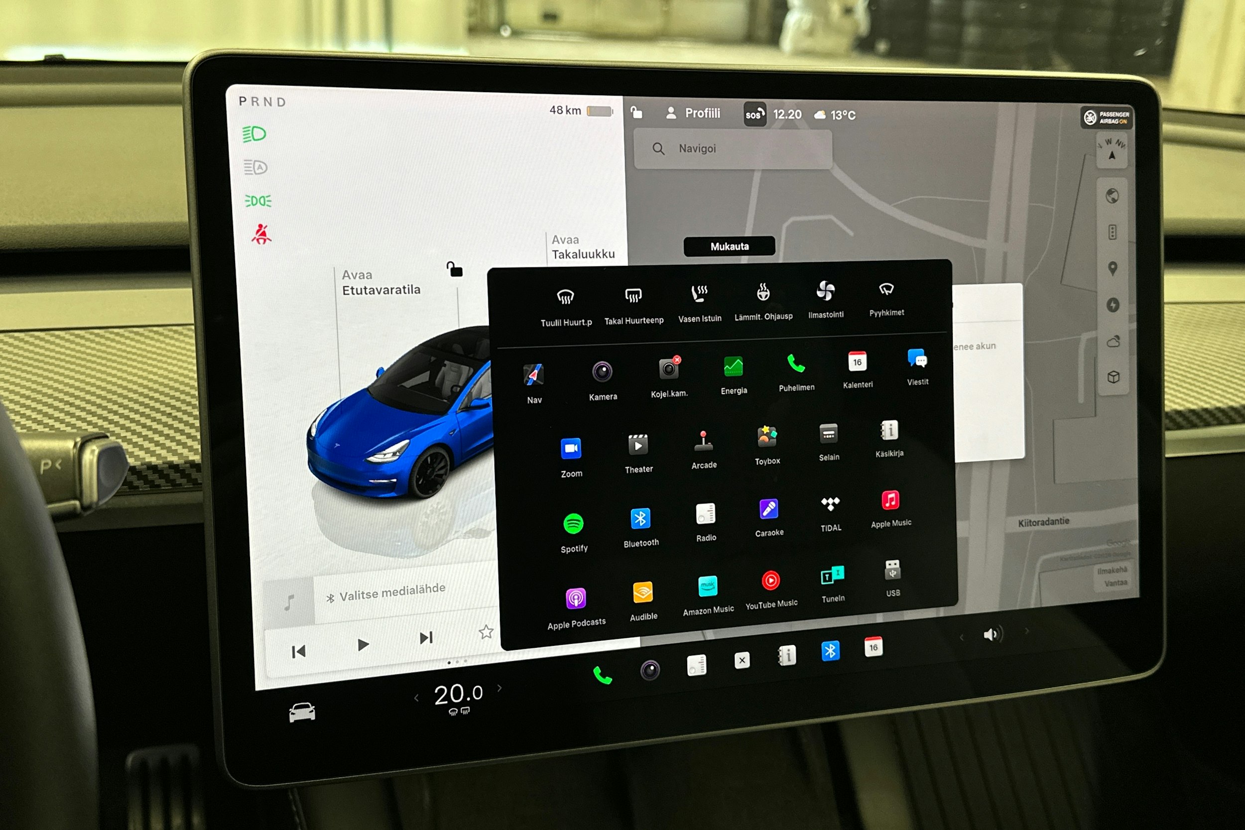 sininen Tesla Model 3 2023 kuva 24.