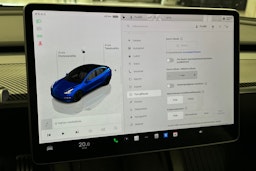 sininen Tesla Model 3 2023 kuva 27.