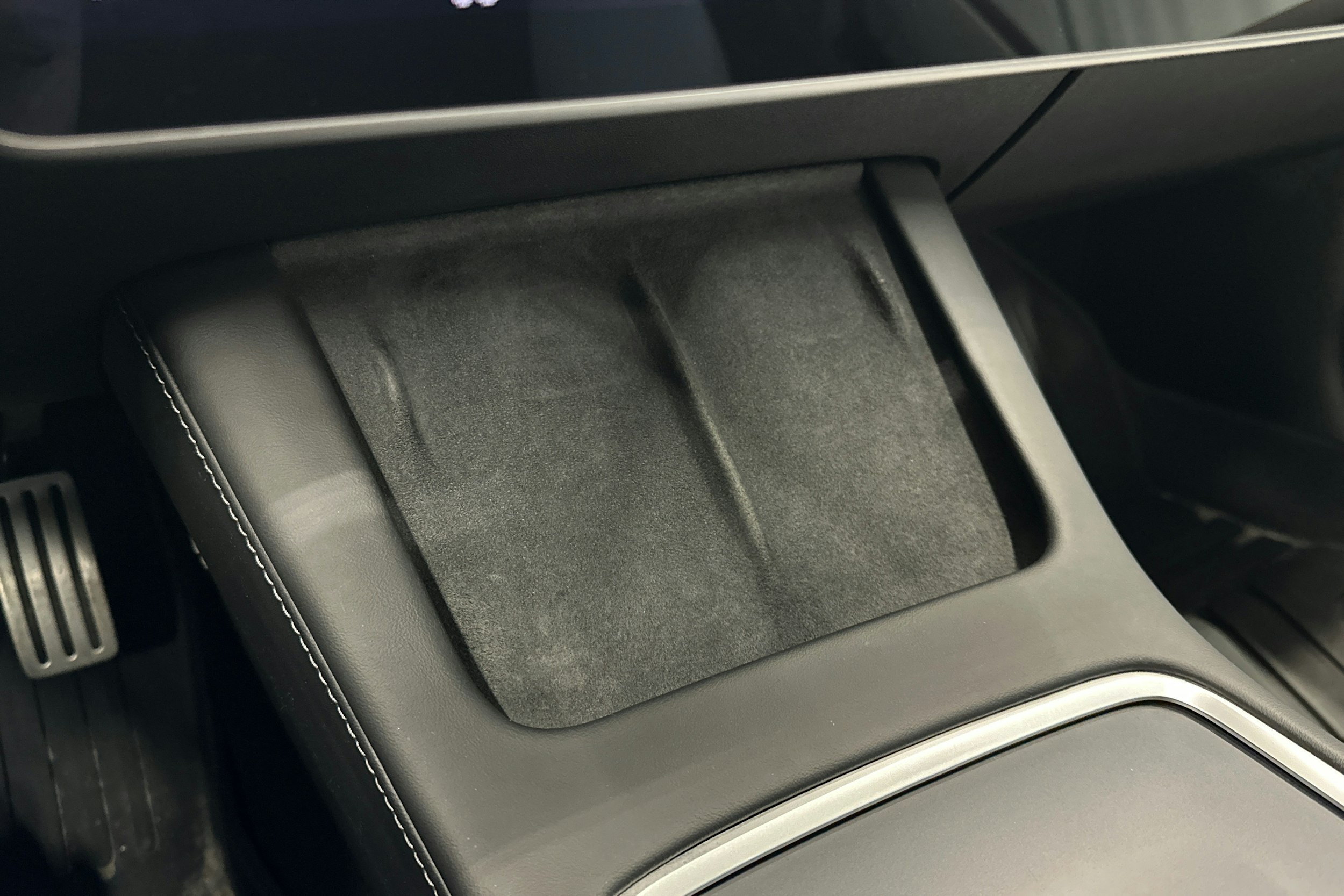 sininen Tesla Model 3 2023 kuva 28.