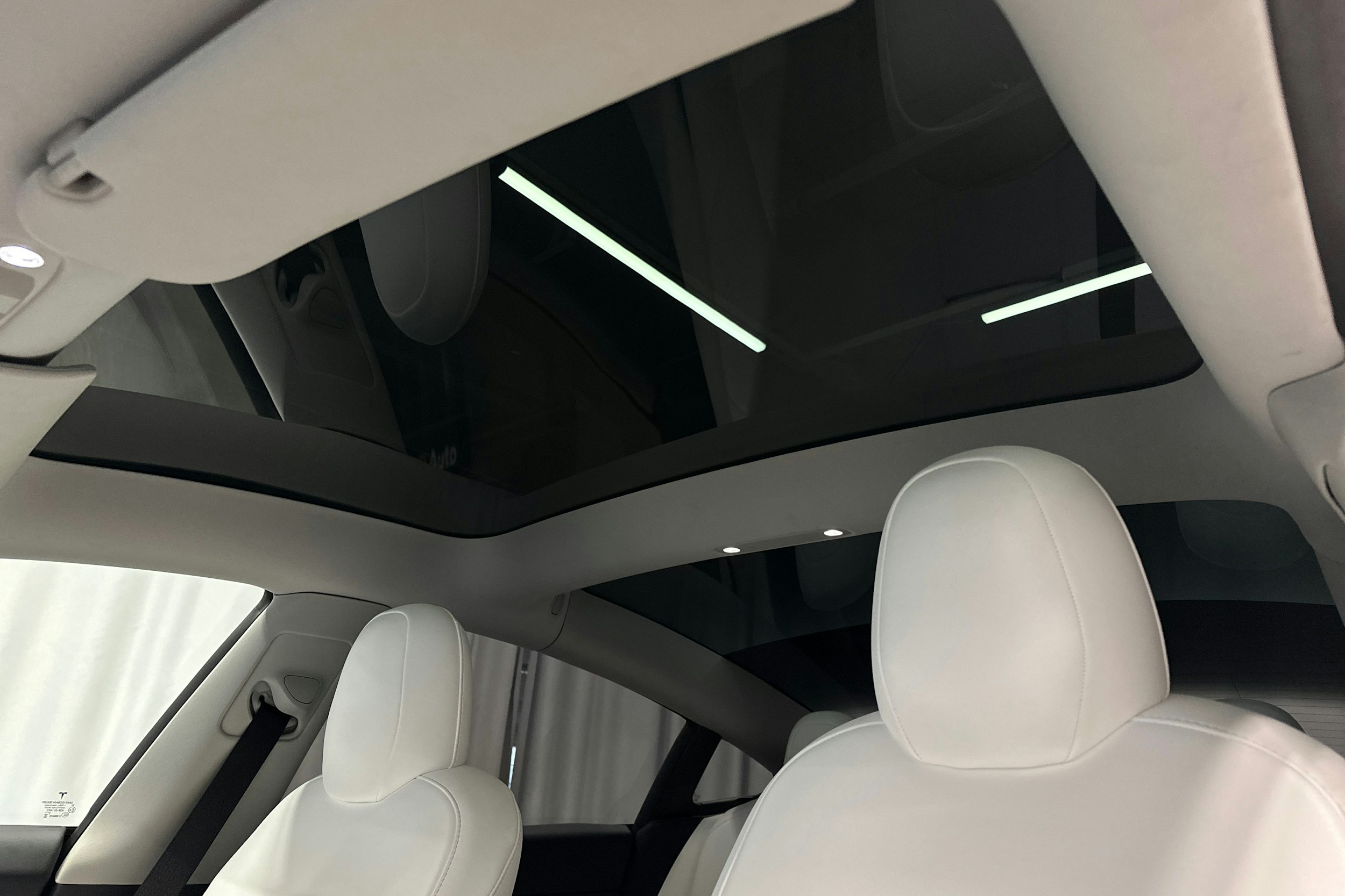 sininen Tesla Model 3 2023 kuva 29.