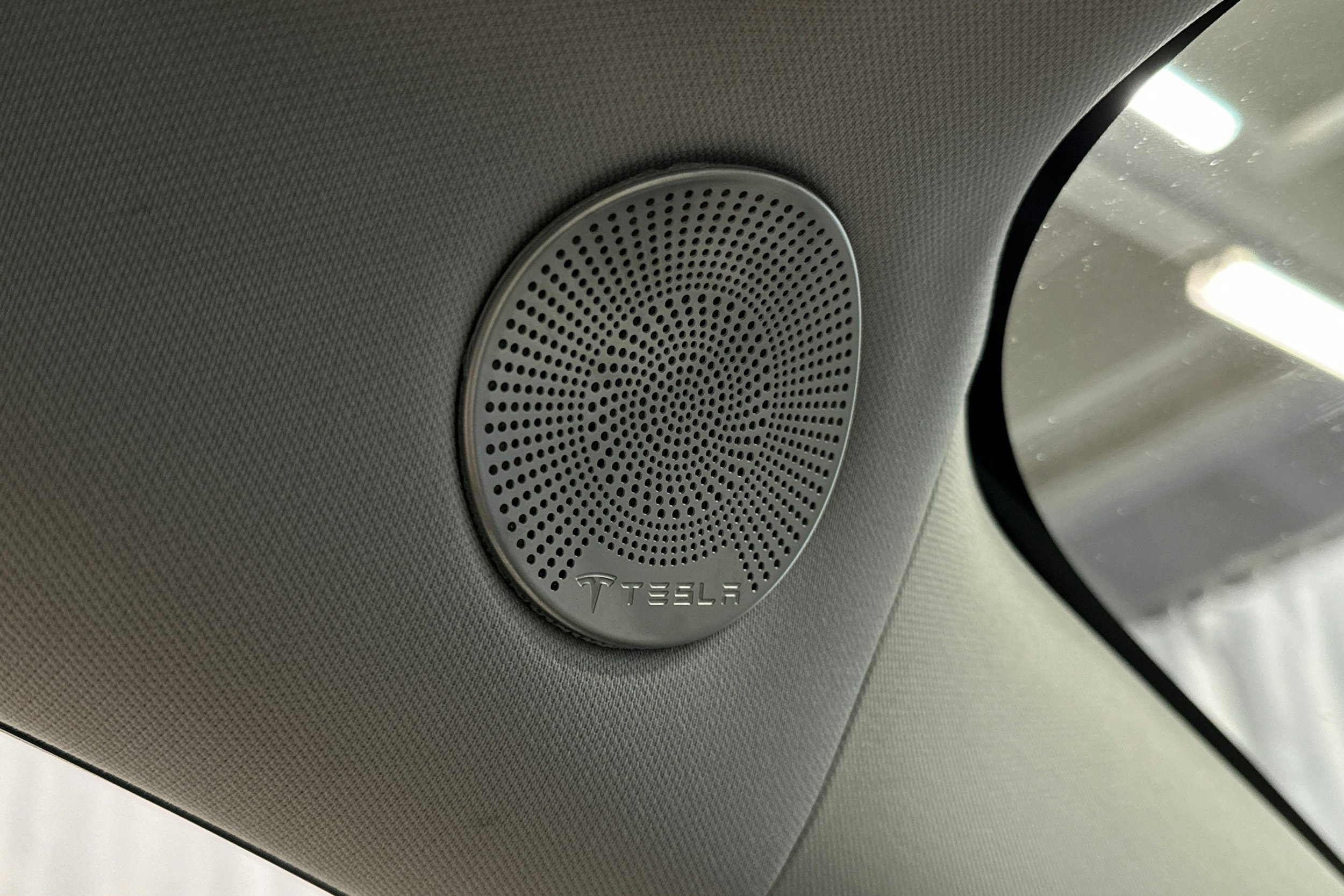 sininen Tesla Model 3 2023 kuva 30.