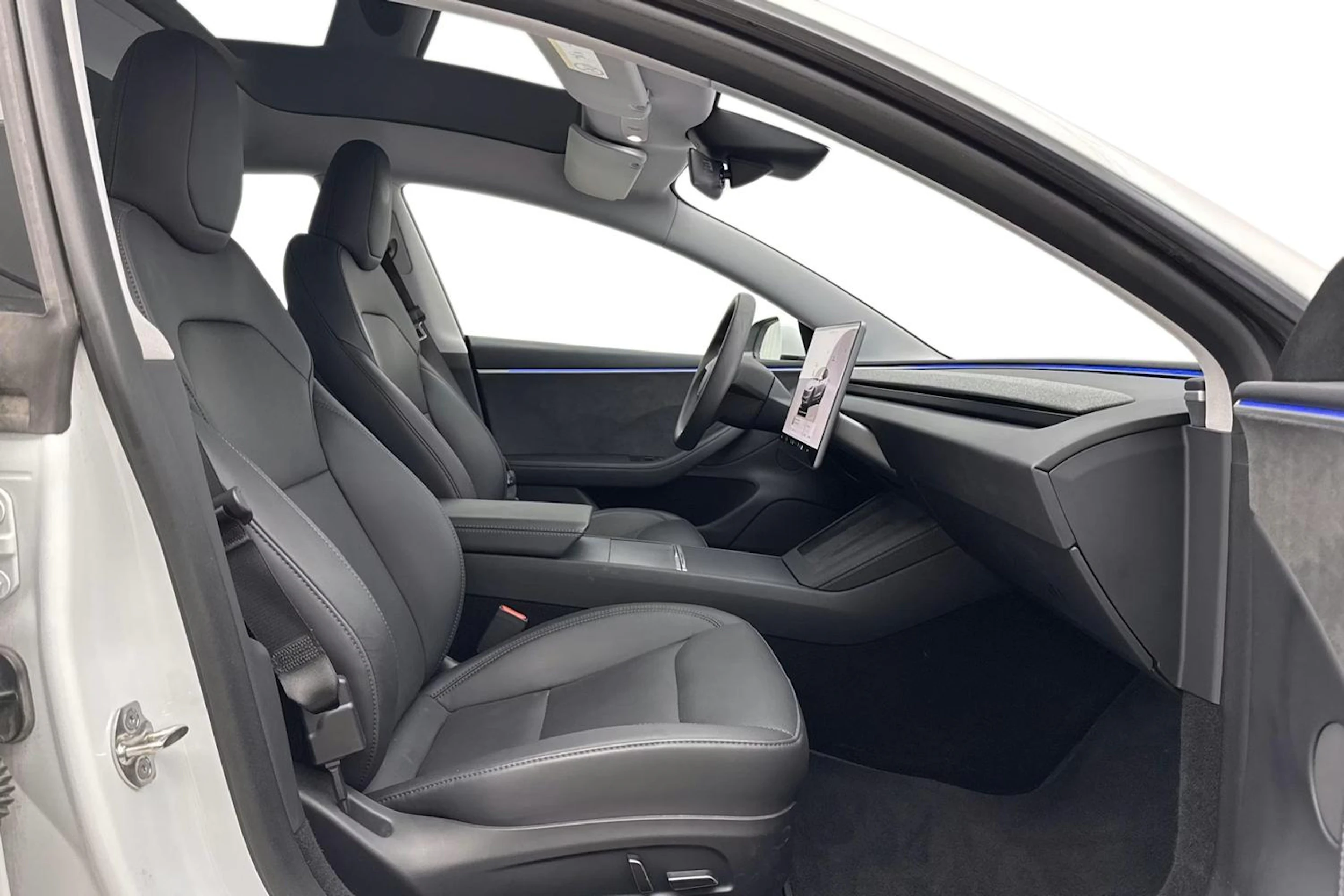 met. valkoinen Tesla Model 3 2024 kuva 6.