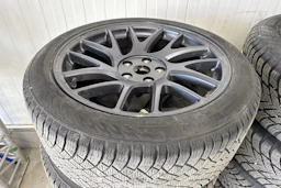met. valkoinen Tesla Model 3 2024 kuva 8.