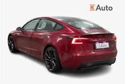 punainen Tesla Model 3 2024 kuva 2.