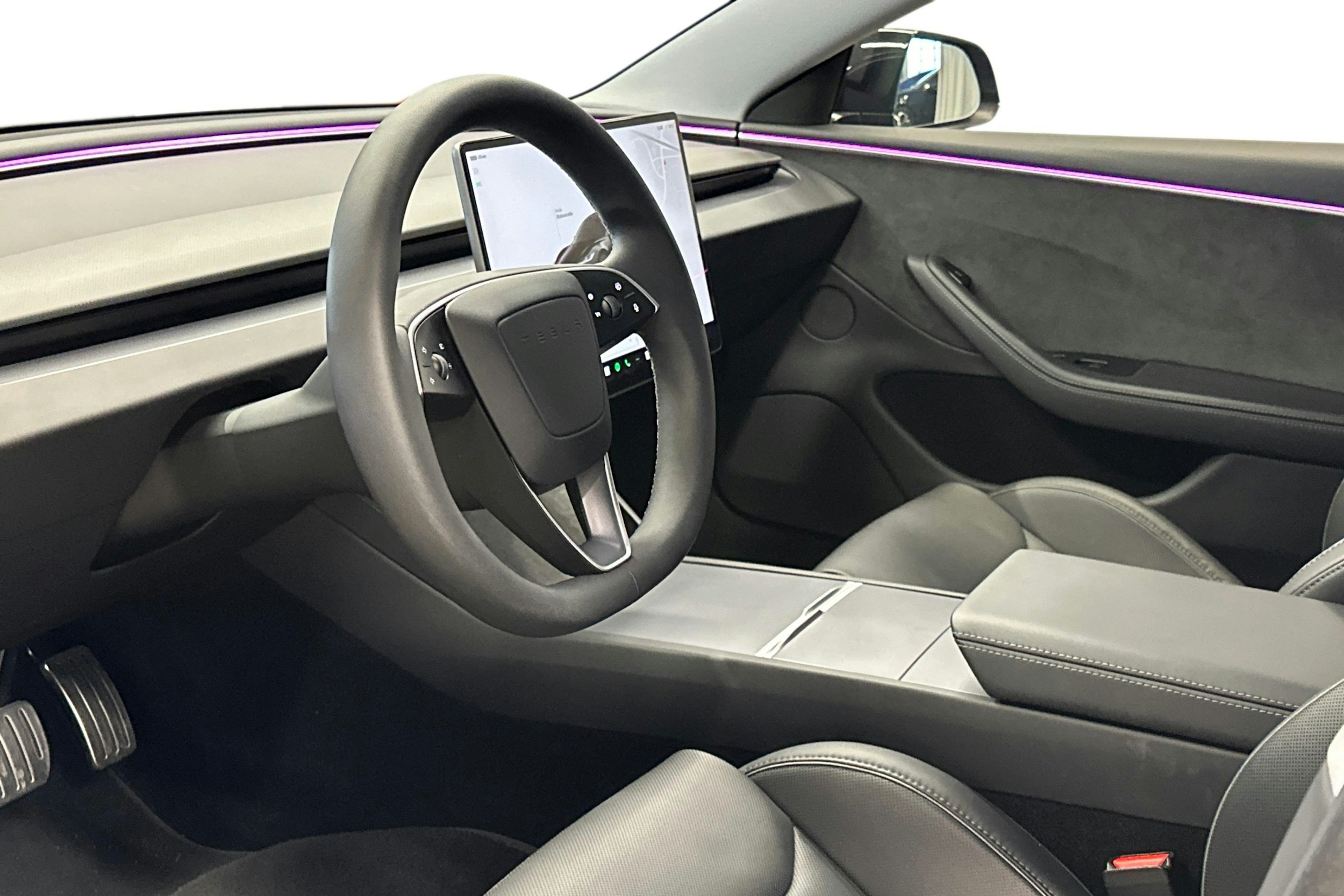 musta Tesla Model 3 2024 kuva 3.
