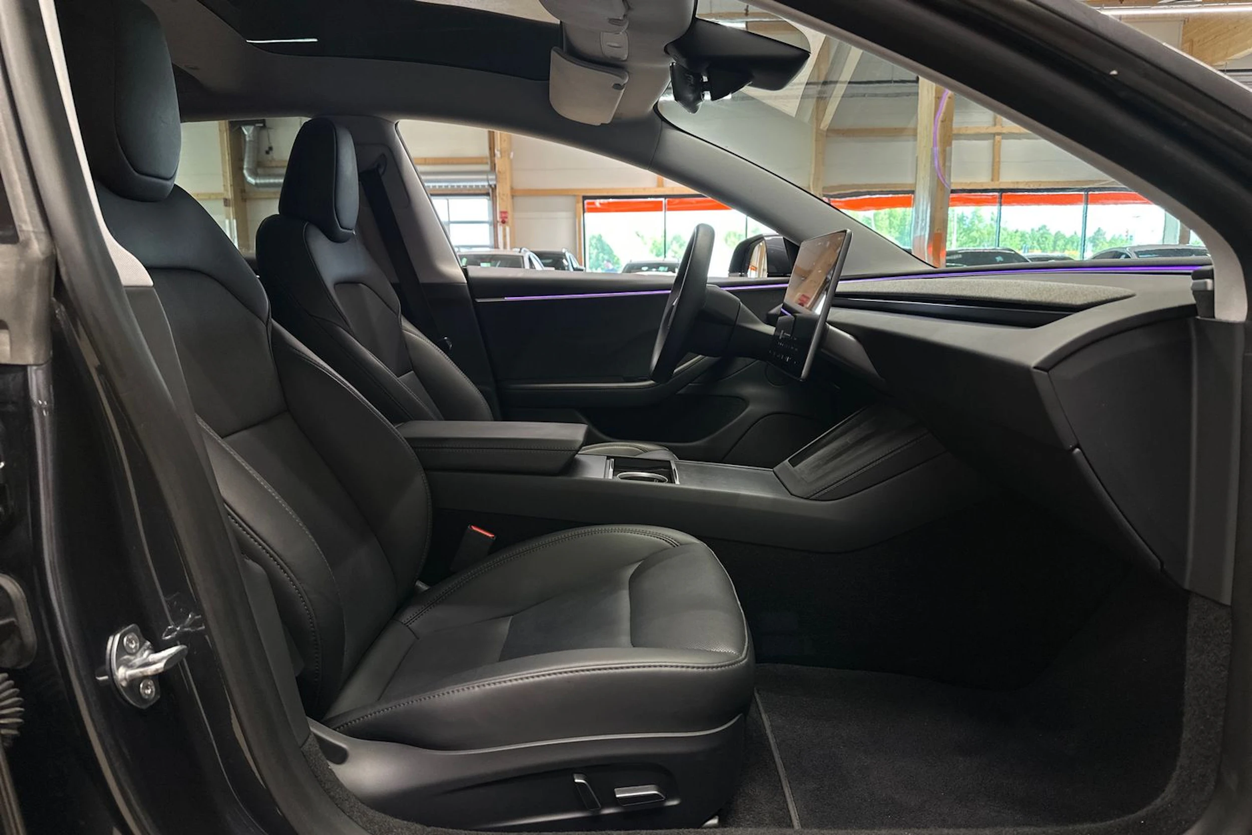 harmaa Tesla Model 3 2024 kuva 11.