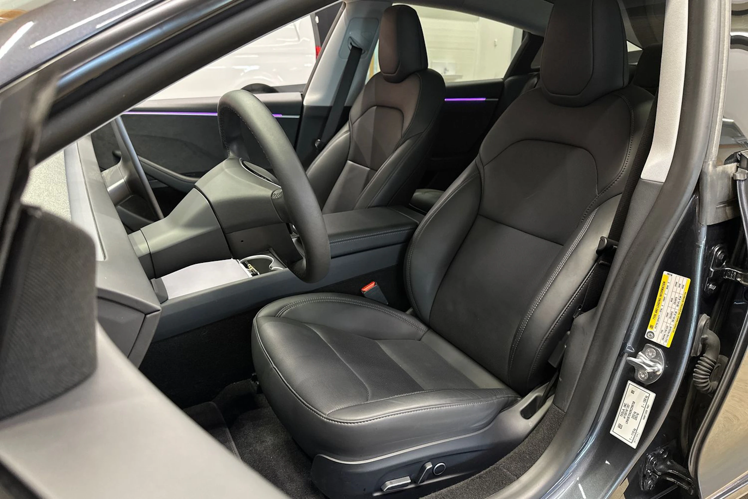 harmaa Tesla Model 3 2024 kuva 12.
