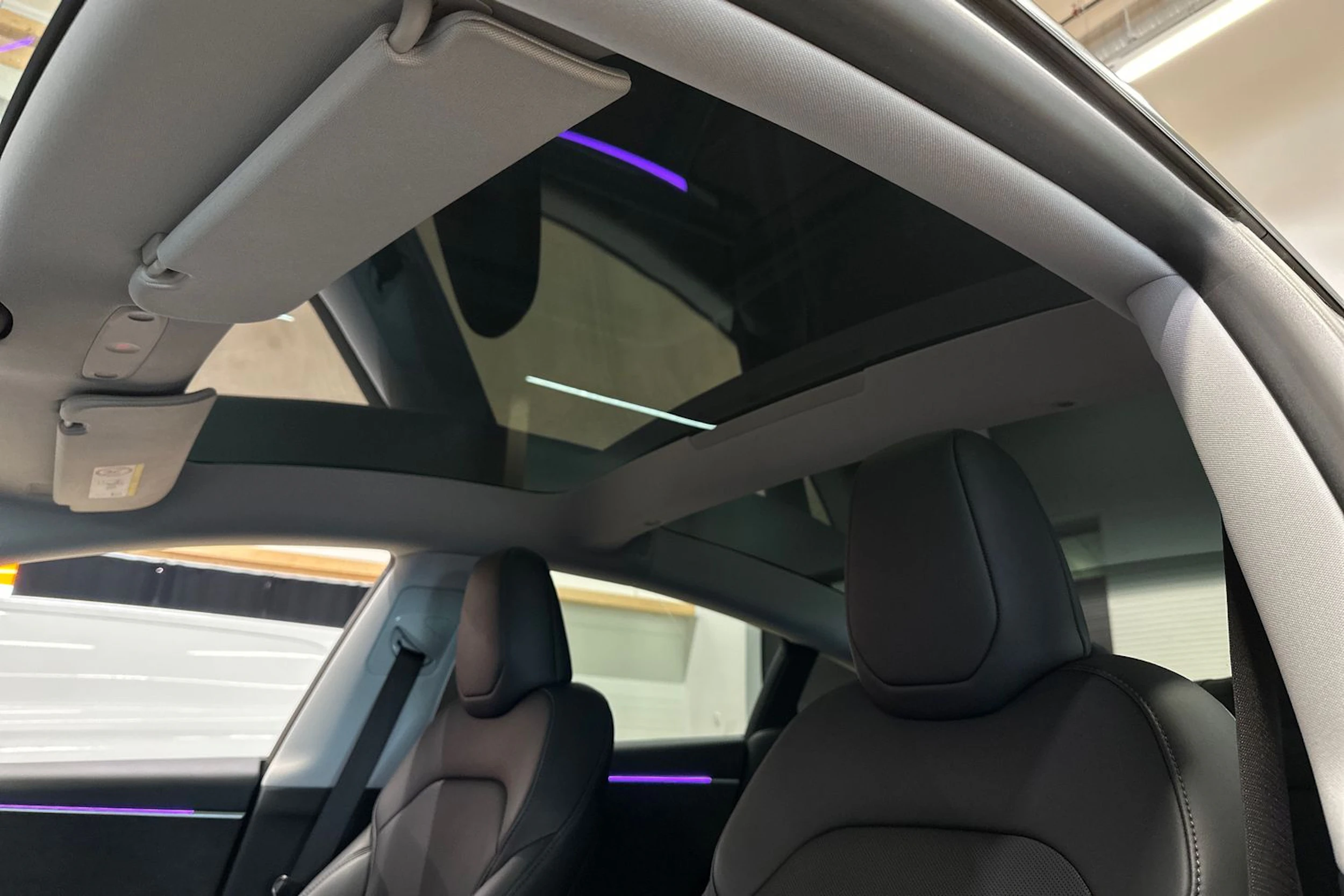 harmaa Tesla Model 3 2024 kuva 13.