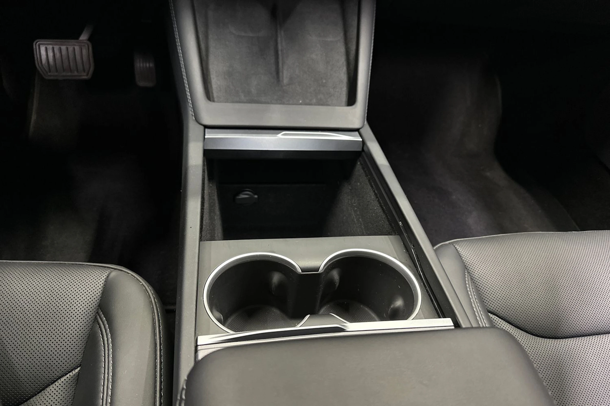 harmaa Tesla Model 3 2024 kuva 21.