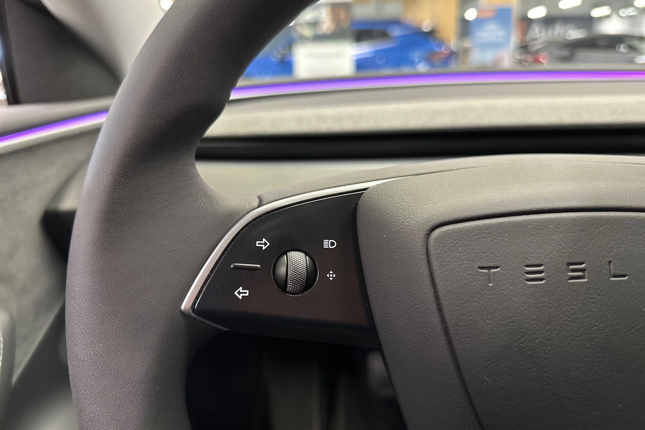 harmaa Tesla Model 3 2024 kuva 22.