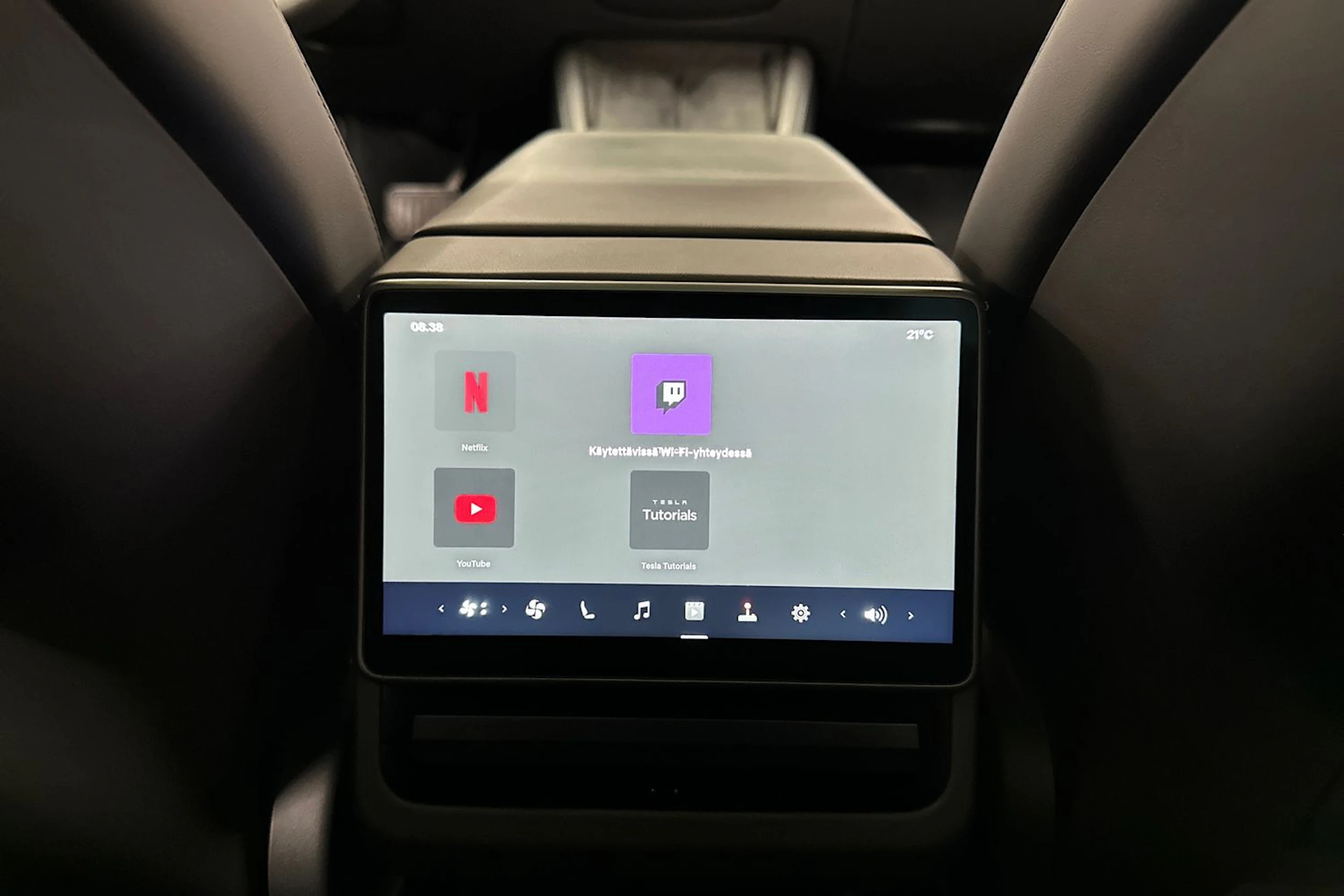 harmaa Tesla Model 3 2024 kuva 25.