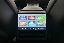 harmaa Tesla Model 3 2024 kuva 26.