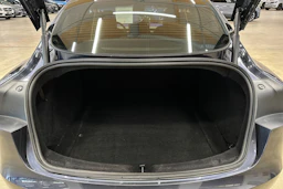 harmaa Tesla Model 3 2024 kuva 29.