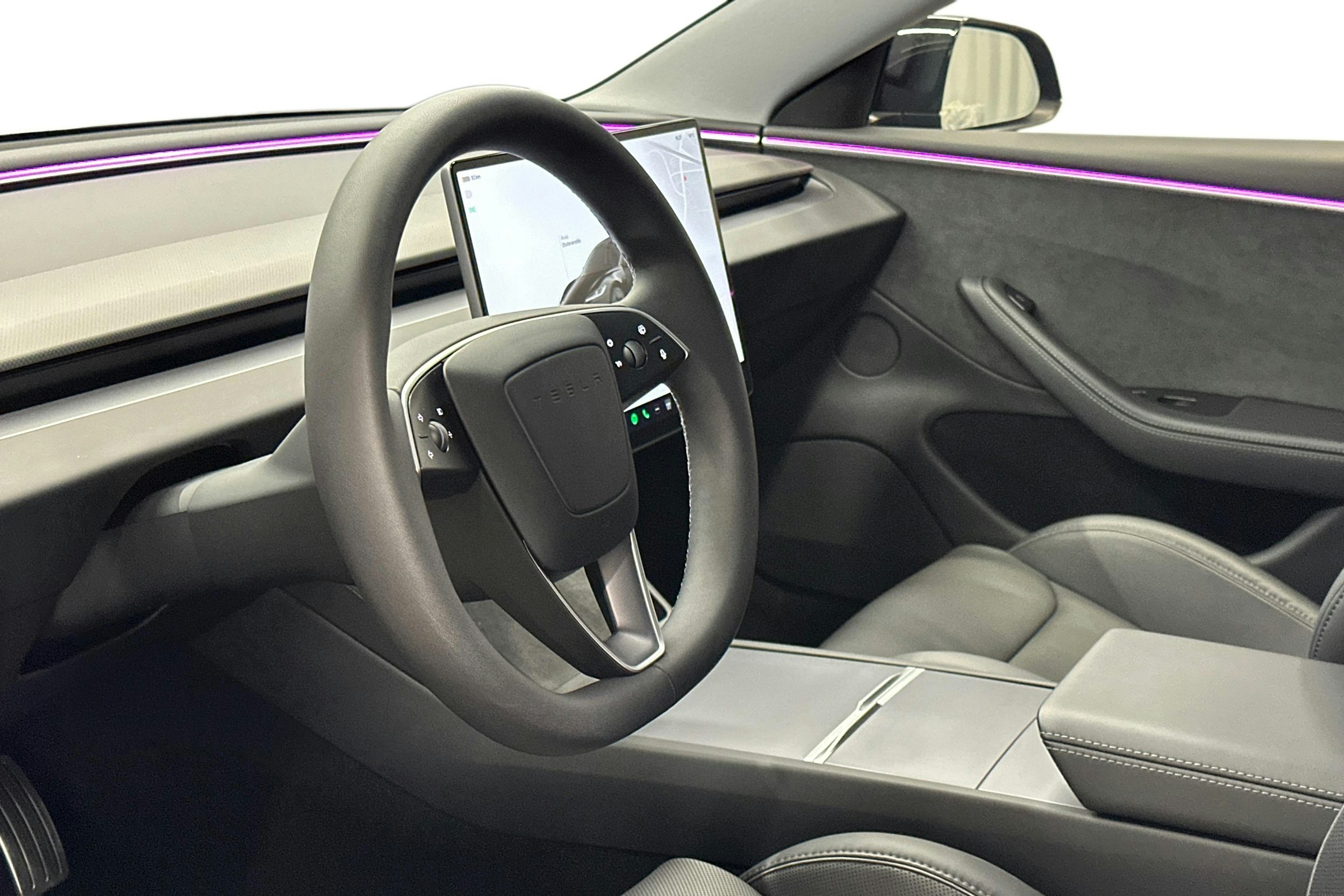 musta Tesla Model 3 2024 kuva 7.