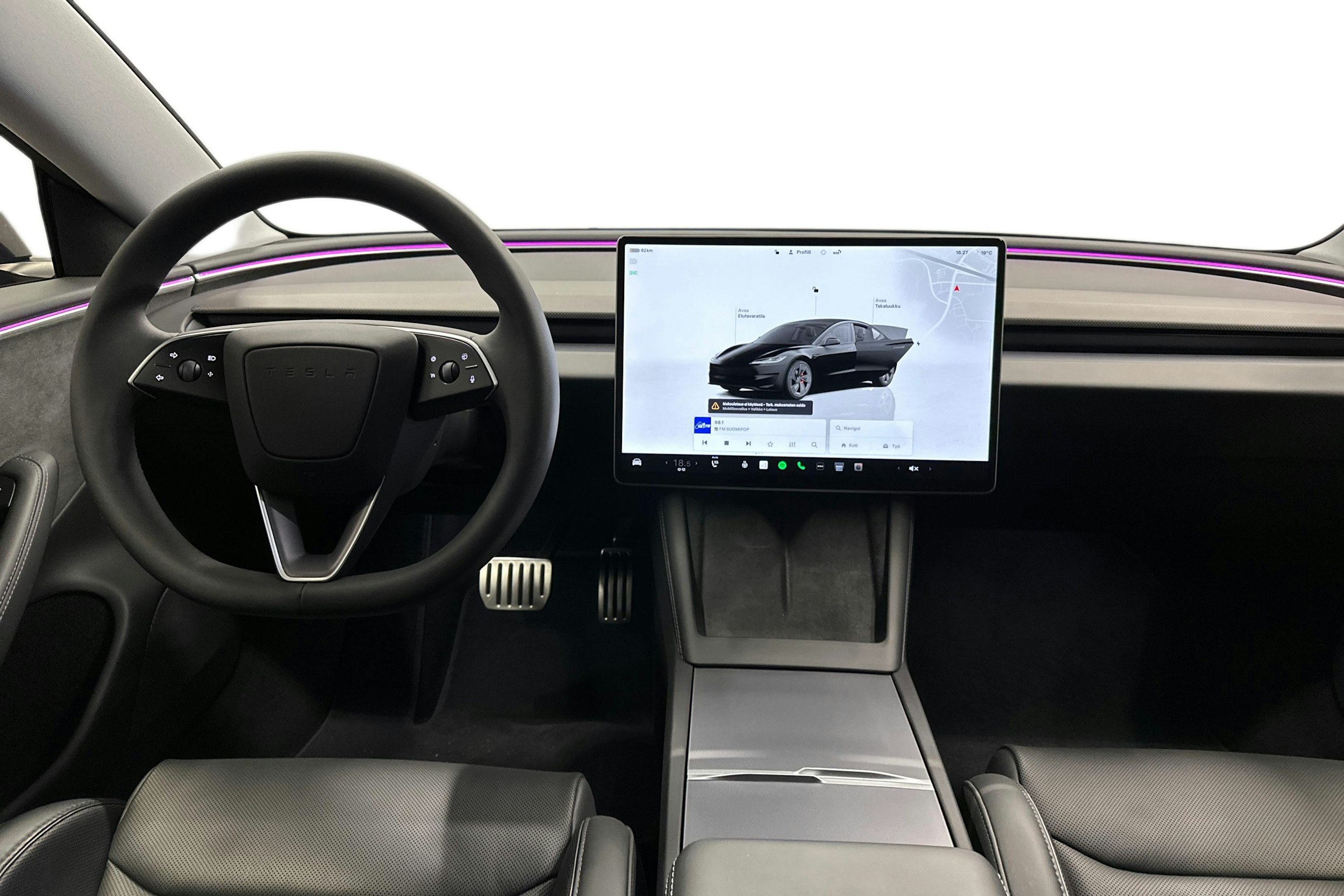 musta Tesla Model 3 2024 kuva 9.
