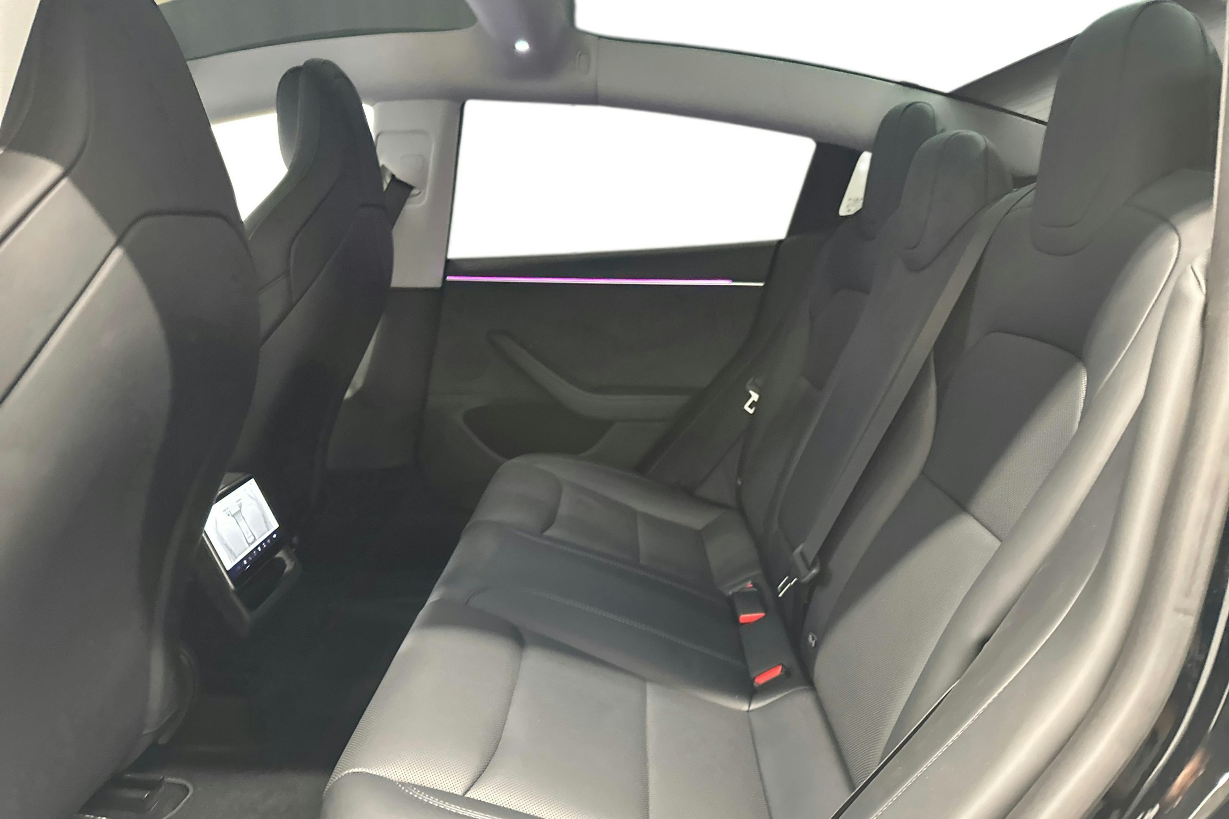musta Tesla Model 3 2024 kuva 10.