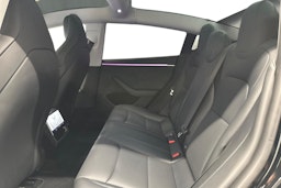 musta Tesla Model 3 2024 kuva 10.