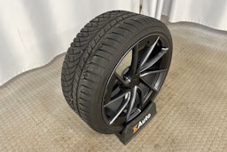 musta Tesla Model 3 2024 kuva 13.