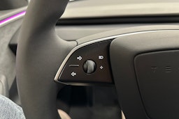 musta Tesla Model 3 2024 kuva 14.