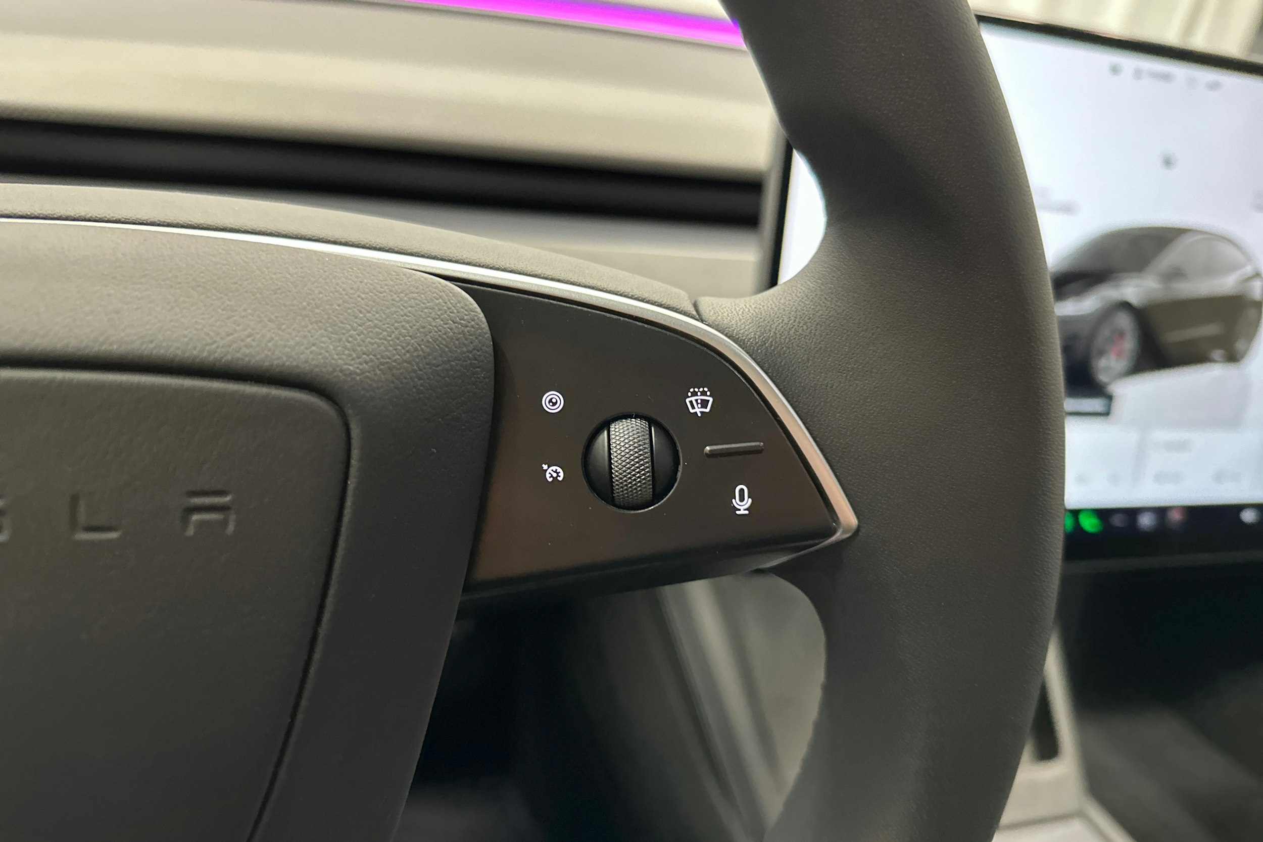 musta Tesla Model 3 2024 kuva 15.