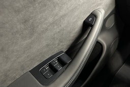 musta Tesla Model 3 2024 kuva 16.