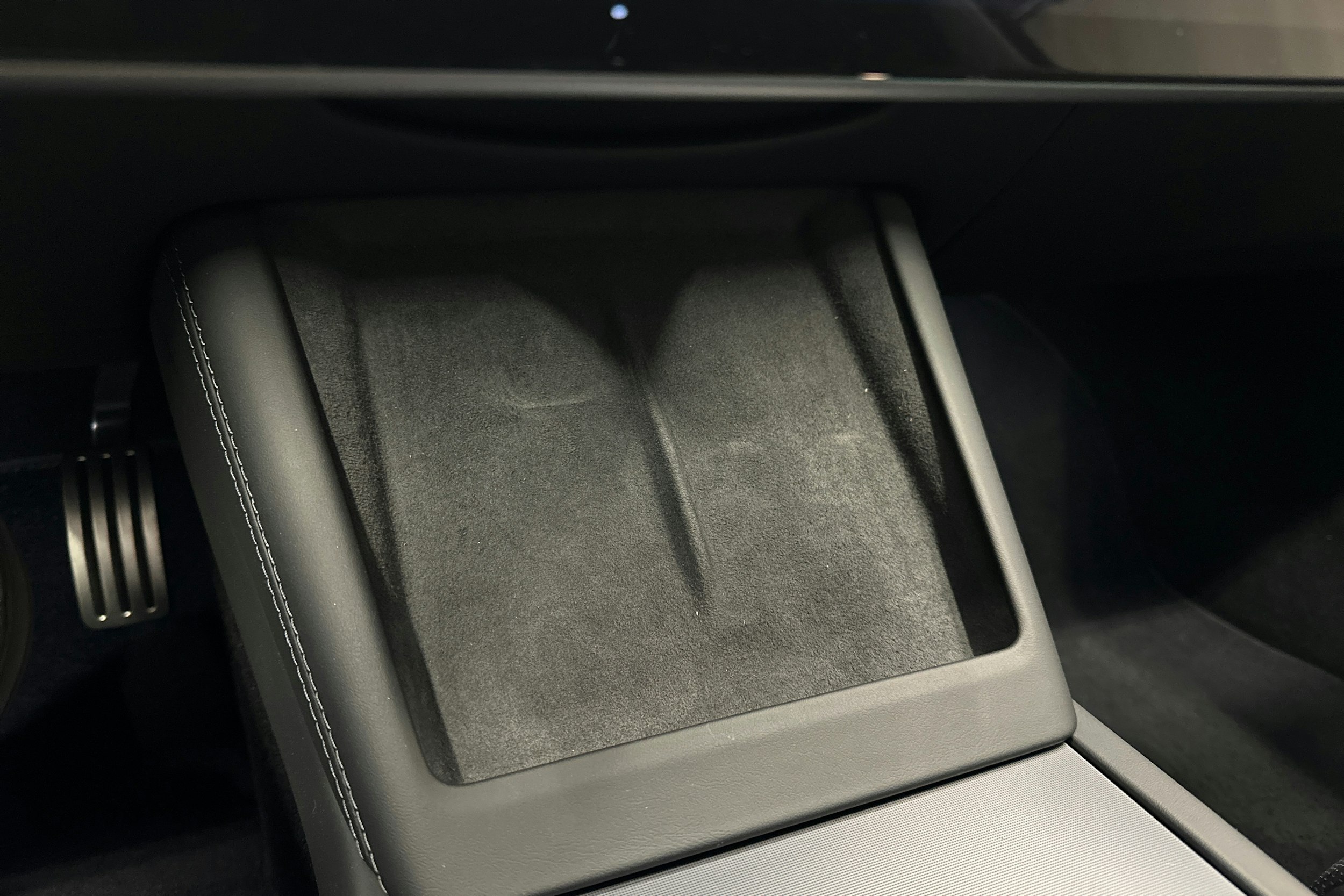 musta Tesla Model 3 2024 kuva 22.