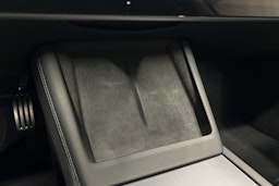musta Tesla Model 3 2024 kuva 22.