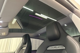 musta Tesla Model 3 2024 kuva 25.