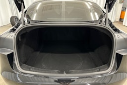 musta Tesla Model 3 2024 kuva 26.
