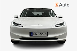 valkoinen Tesla Model 3 2024 kuva 5.