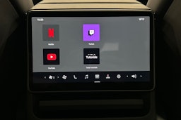 valkoinen Tesla Model 3 2024 kuva 17.