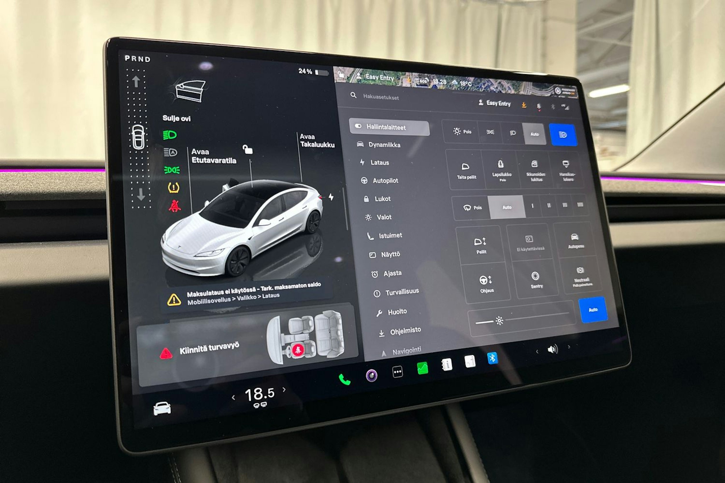 valkoinen Tesla Model 3 2024 kuva 29.