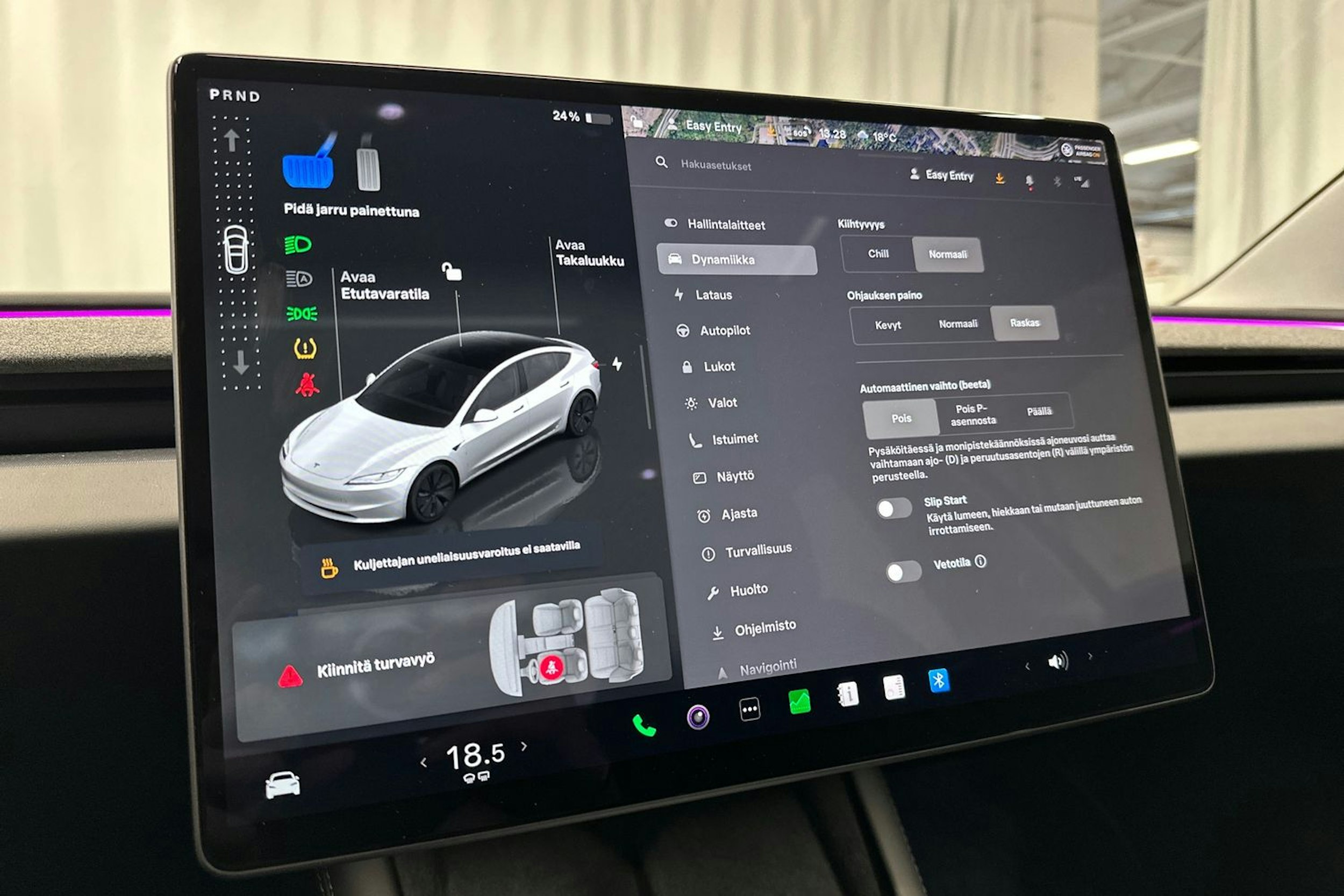 valkoinen Tesla Model 3 2024 kuva 30.