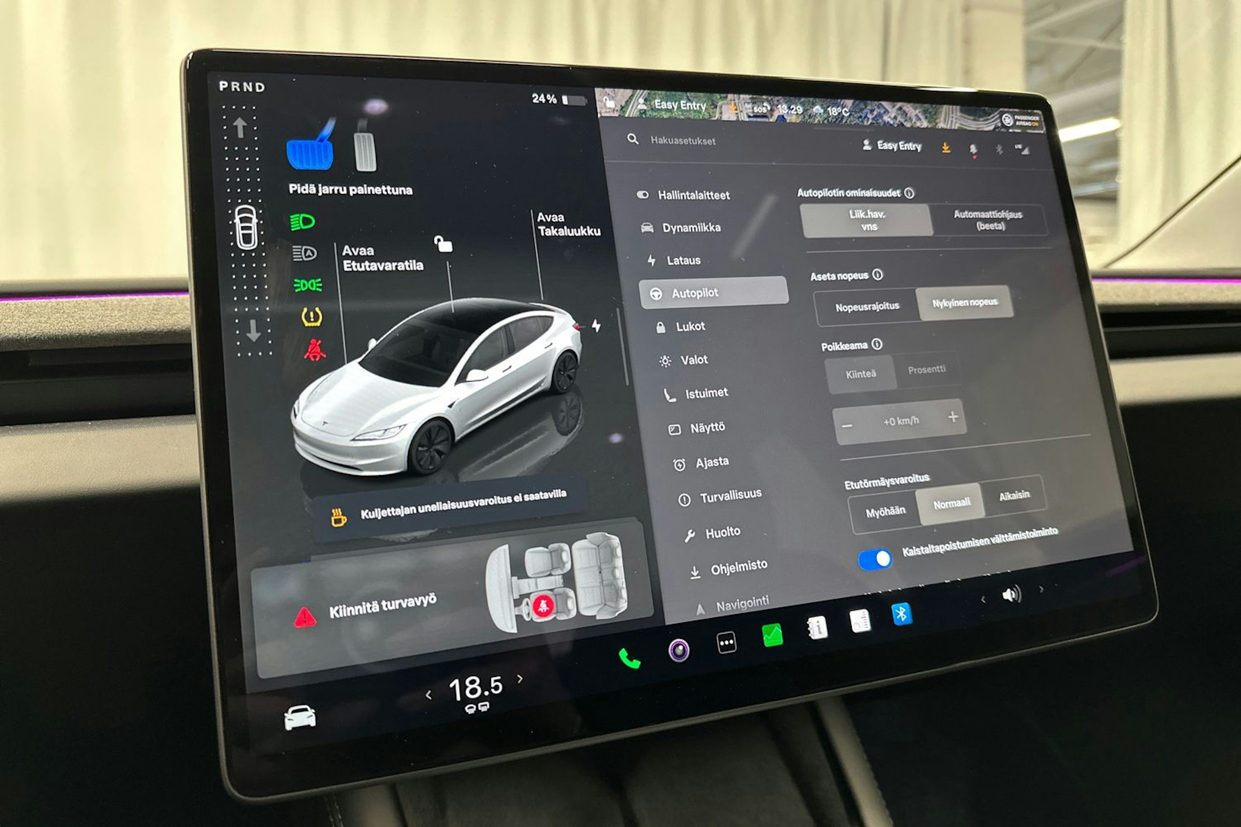 valkoinen Tesla Model 3 2024 kuva 31.