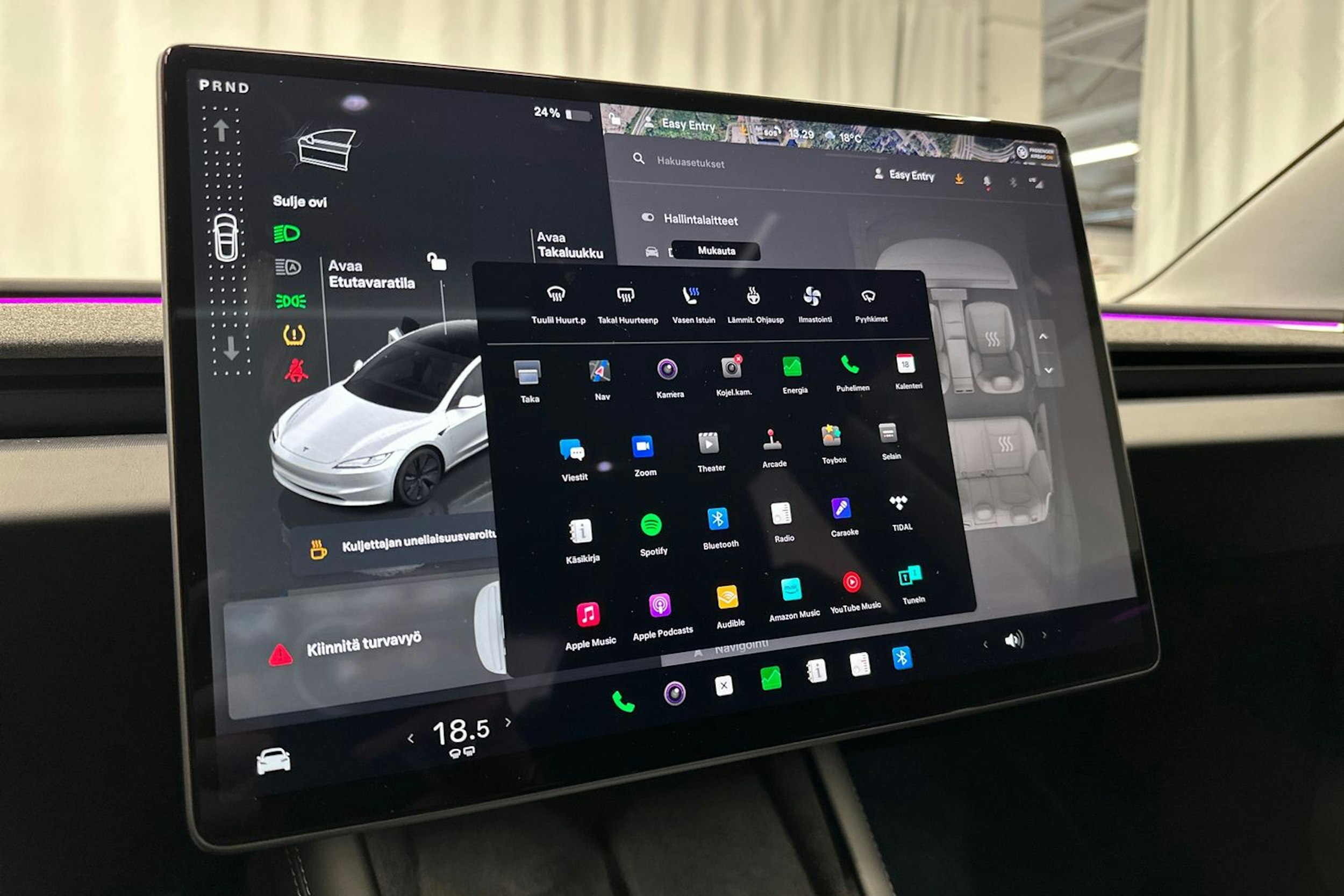 valkoinen Tesla Model 3 2024 kuva 34.