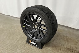 valkoinen Tesla Model 3 2024 kuva 13.