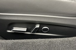 valkoinen Tesla Model 3 2024 kuva 24.