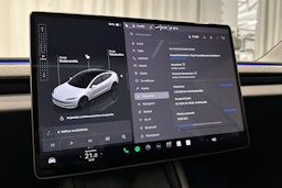 valkoinen Tesla Model 3 2024 kuva 32.